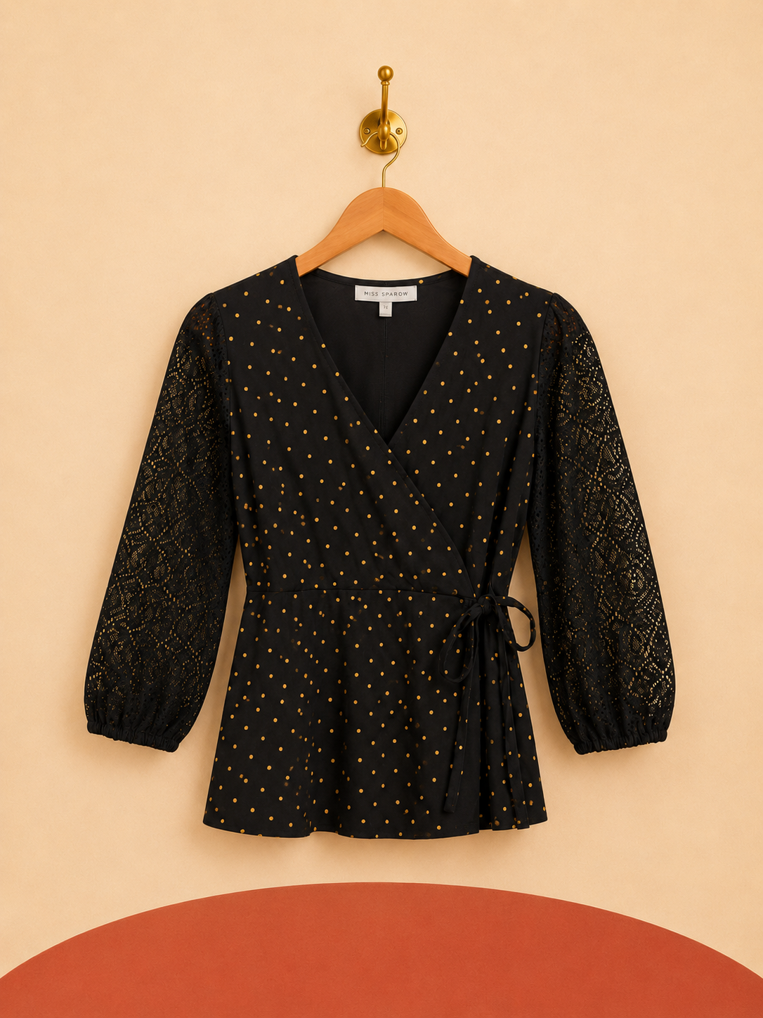 Blouse portefeuille ALEX & PARKER noire à pois dorés – Taille M – Neuve avec étiquette
