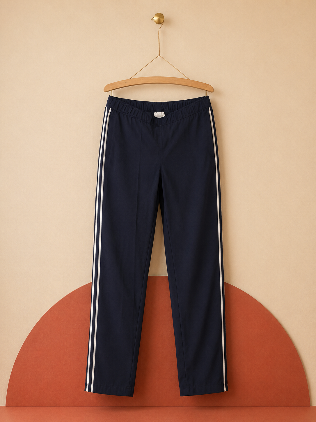 Pantalon bleu marine à bandes latérales blanches – Neuf avec étiquette
