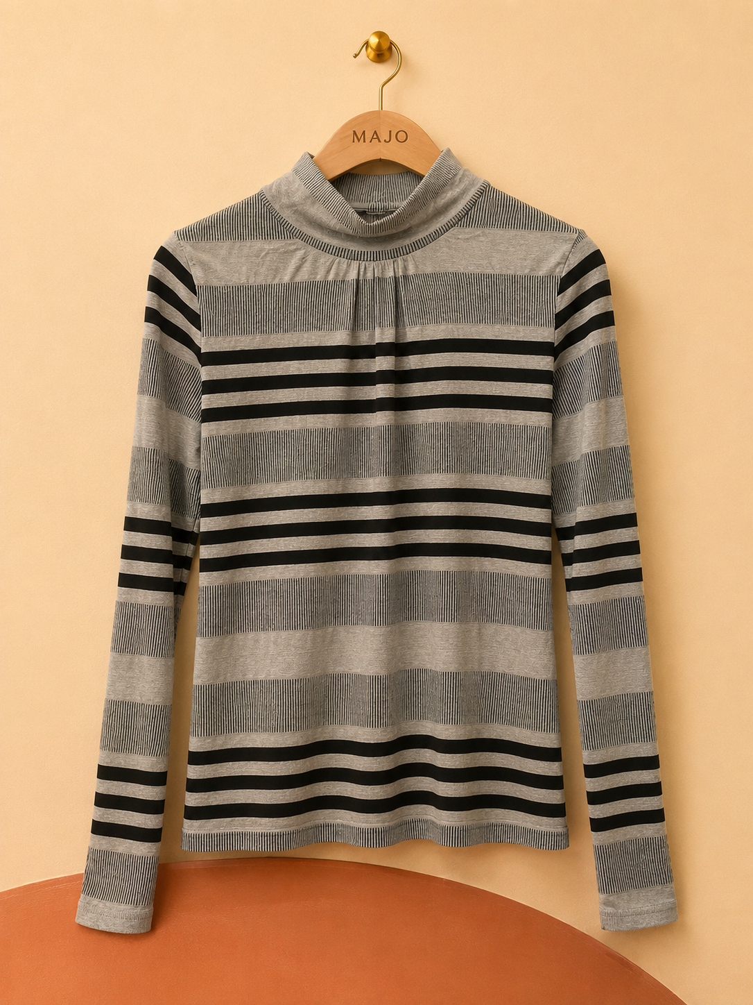 Top col roulé rayé gris et noir Jacqueline Riu – Neuf avec étiquette – Taille M