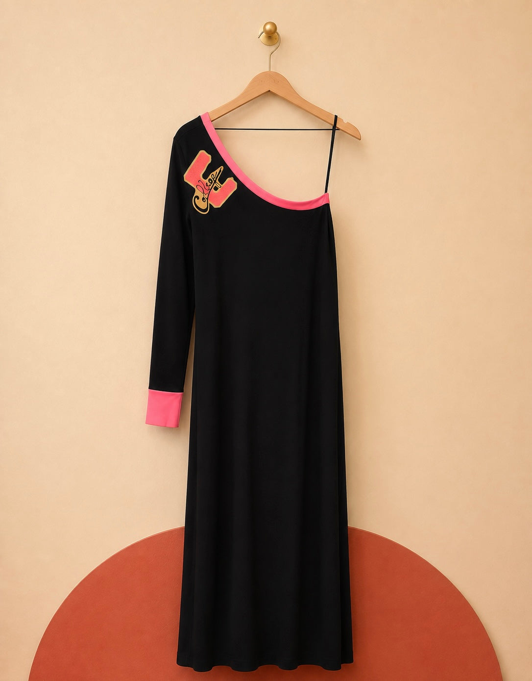 Robe longue asymétrique noire et rose Rectangle Blanc – Neuve avec étiquette
